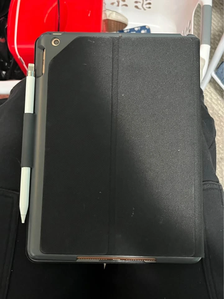 iPad 6th Gen 128GB with Apple Pencil & Keyboard Case - photo 2