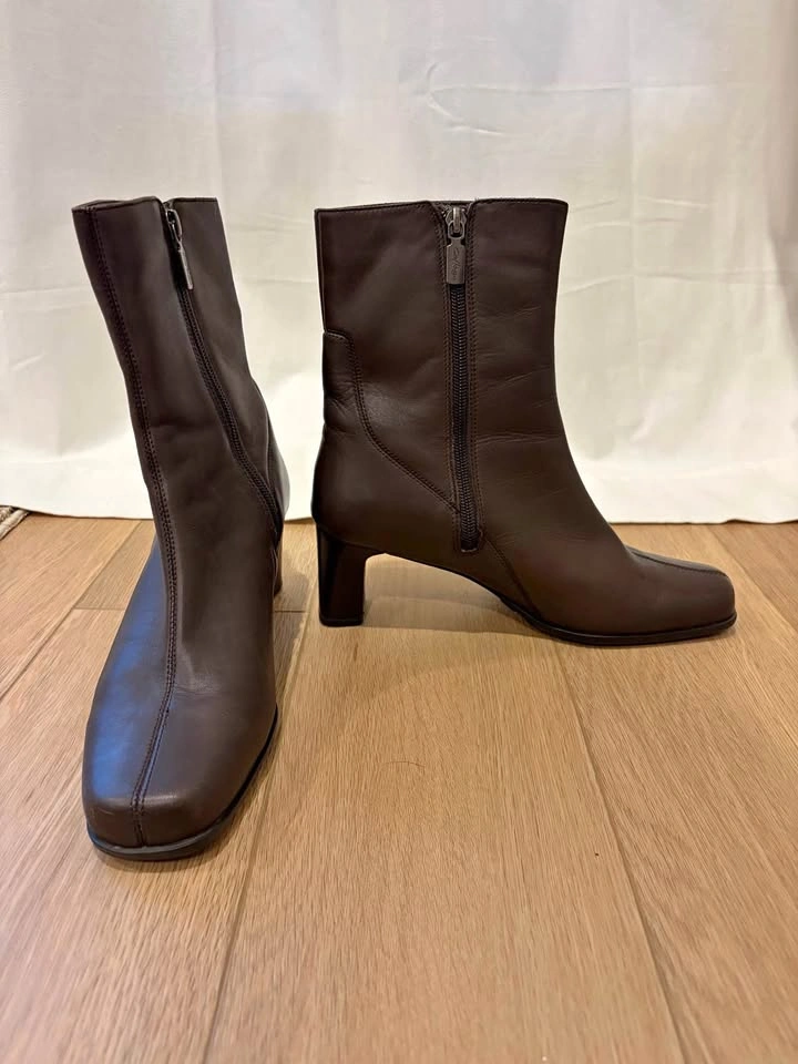 Aqua College Brown Leather Ankle Boots – Size 9