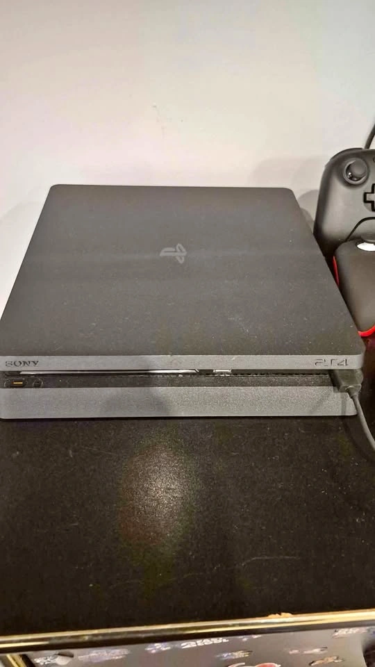 🎮 PlayStation 4 Slim – 1TB + Wireless Controller 🎮