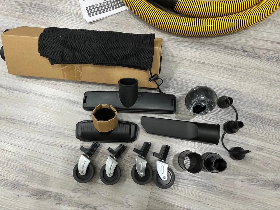 DeWalt 30L Wet/Dry Vacuum – Like New, Full Set - photo 3