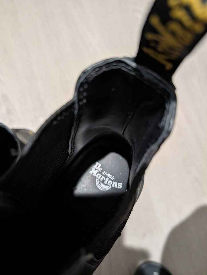 Size 8 Dr Martens Chelsea Boots - photo 4
