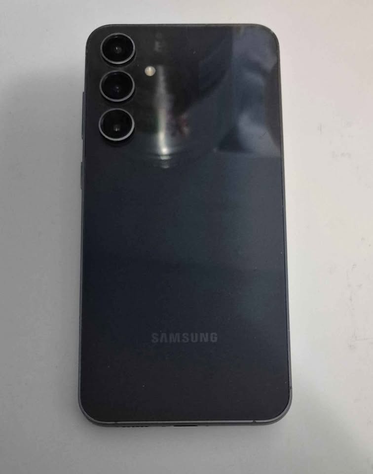 Samsung Galaxy S23 FE - photo 2