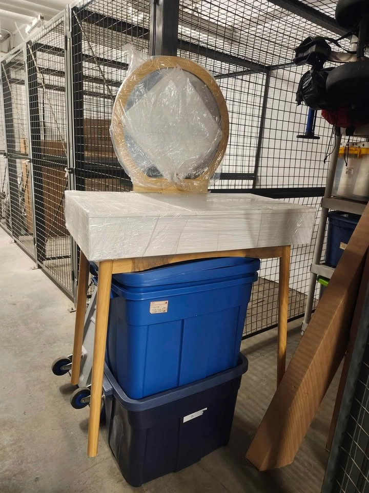 Makeup Vanity & Blue Stool - photo 3