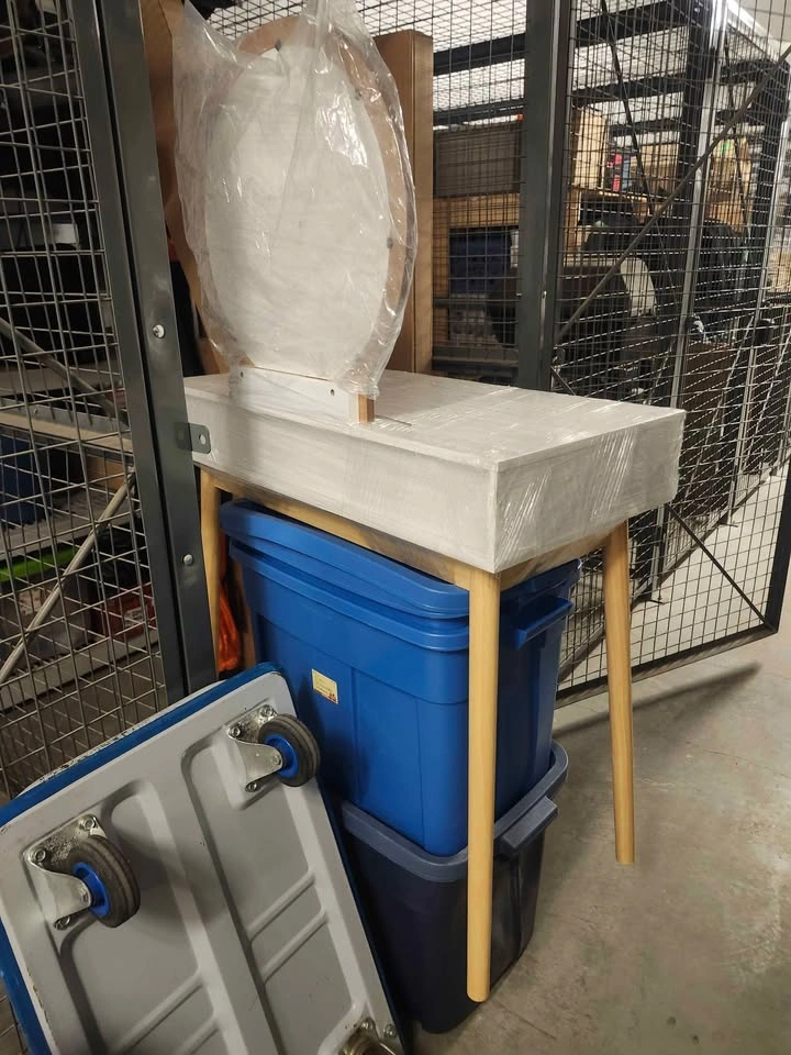 Makeup Vanity & Blue Stool - photo 4