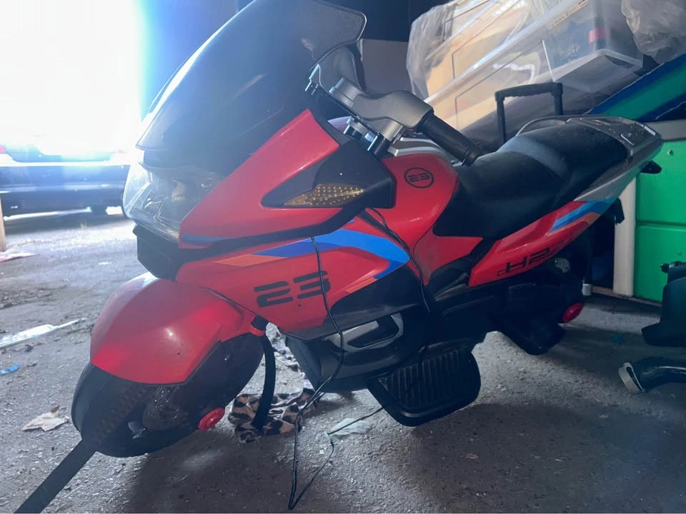 Costway 12V Kids Ride On Motorcycle - photo 2