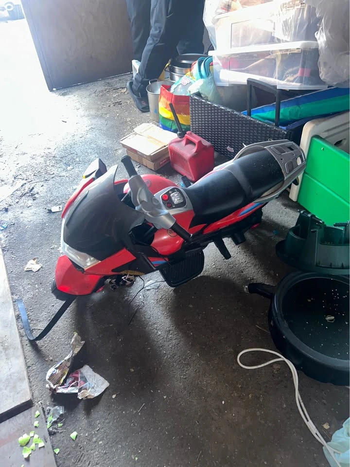 Costway 12V Kids Ride On Motorcycle - photo 3