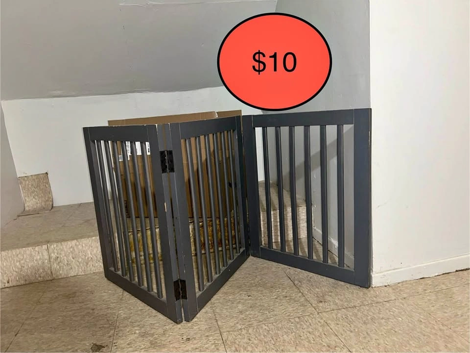 WOODEN PET GATE