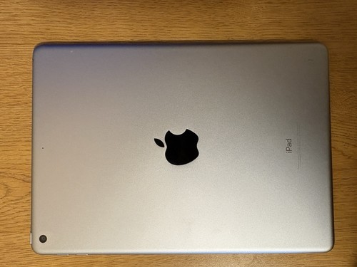 Apple iPad (5th Gen) 32GB Silver Wi-Fi Tablet - photo 2