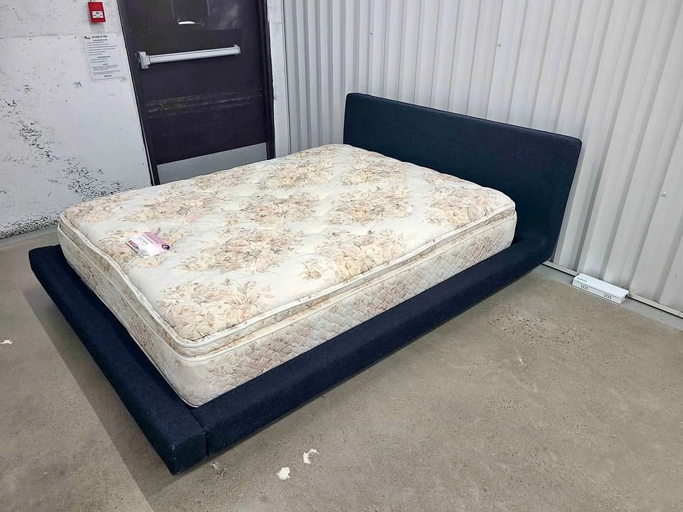 🇨🇦  CB2 Queen Bedframe with Beautyrest Mattress - photo 2