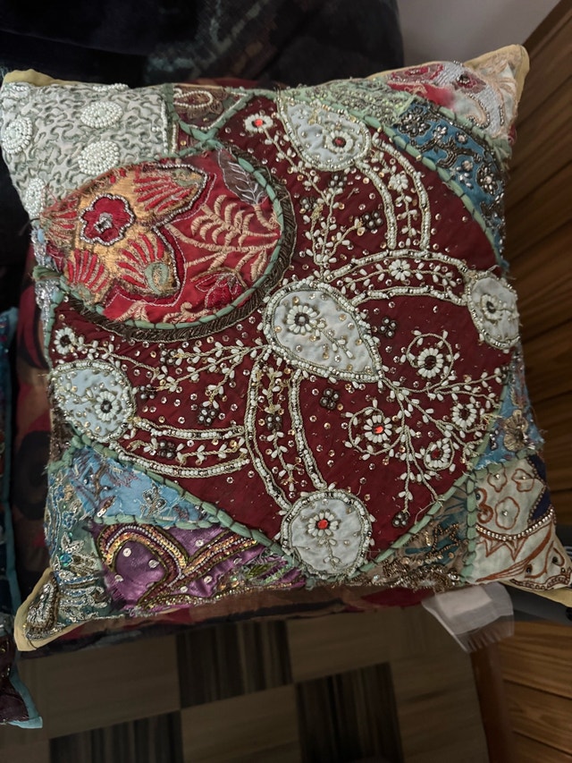 Accent pillows - photo 2