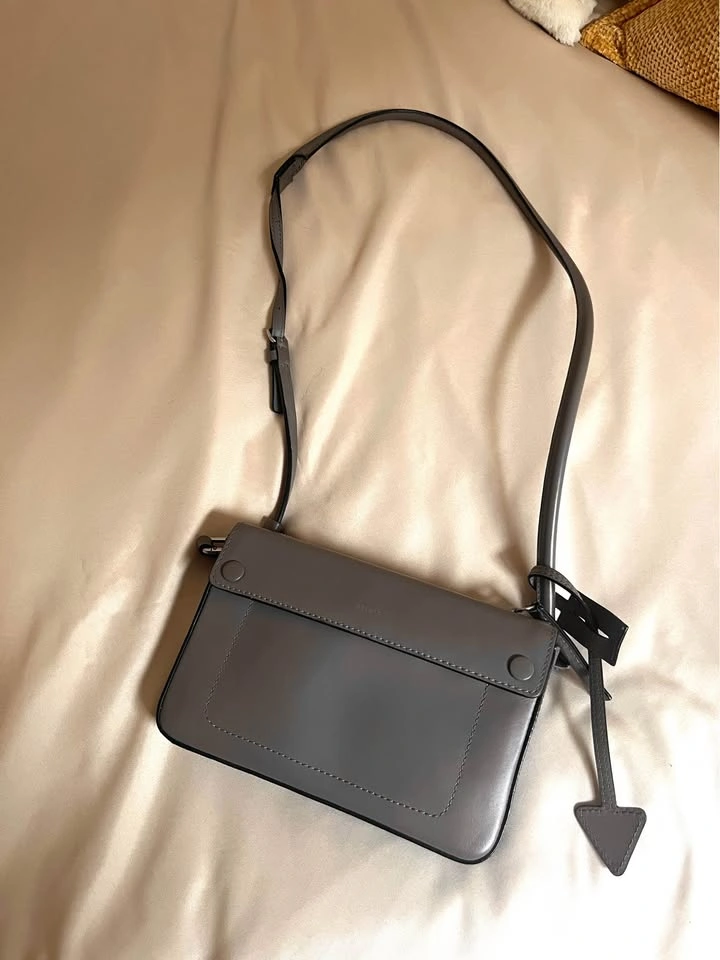 DELAROQ Triplo Shoulder Bag in mushroom(Taupe grey) - photo 2