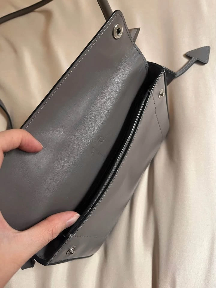 DELAROQ Triplo Shoulder Bag in mushroom(Taupe grey) - photo 5