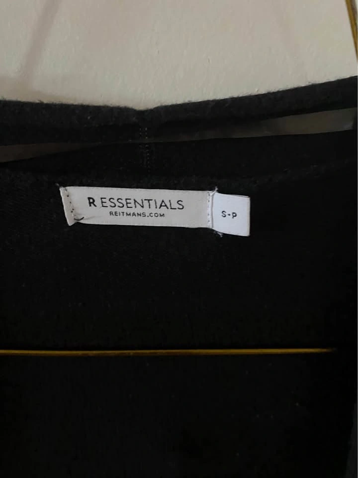 Reitman’s sweater - SMALL - photo 2