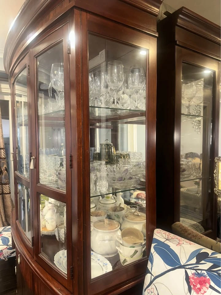 Solid Wood Curved Italian Cabinet / Hutch Elegant Display Piece - photo 5