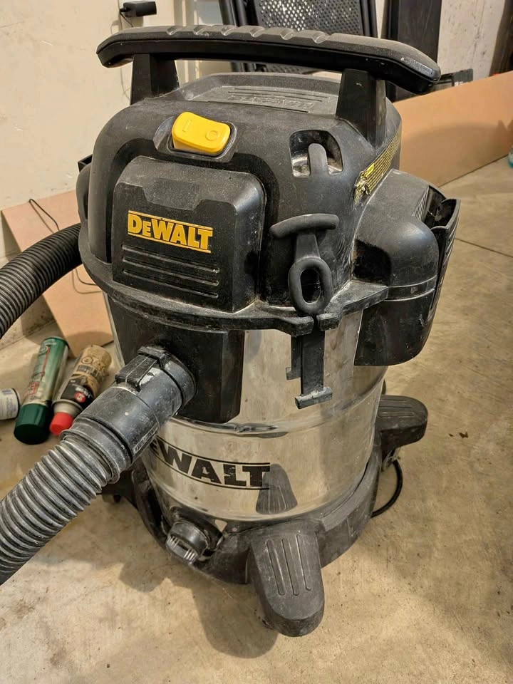 DeWALT 10-Gallon Stainless Steel Wet/Dry Vacuum