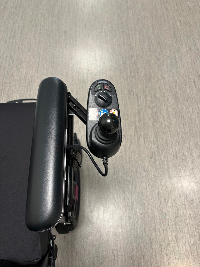 Pride Mobility Battery Powered Wheelchair - photo 5