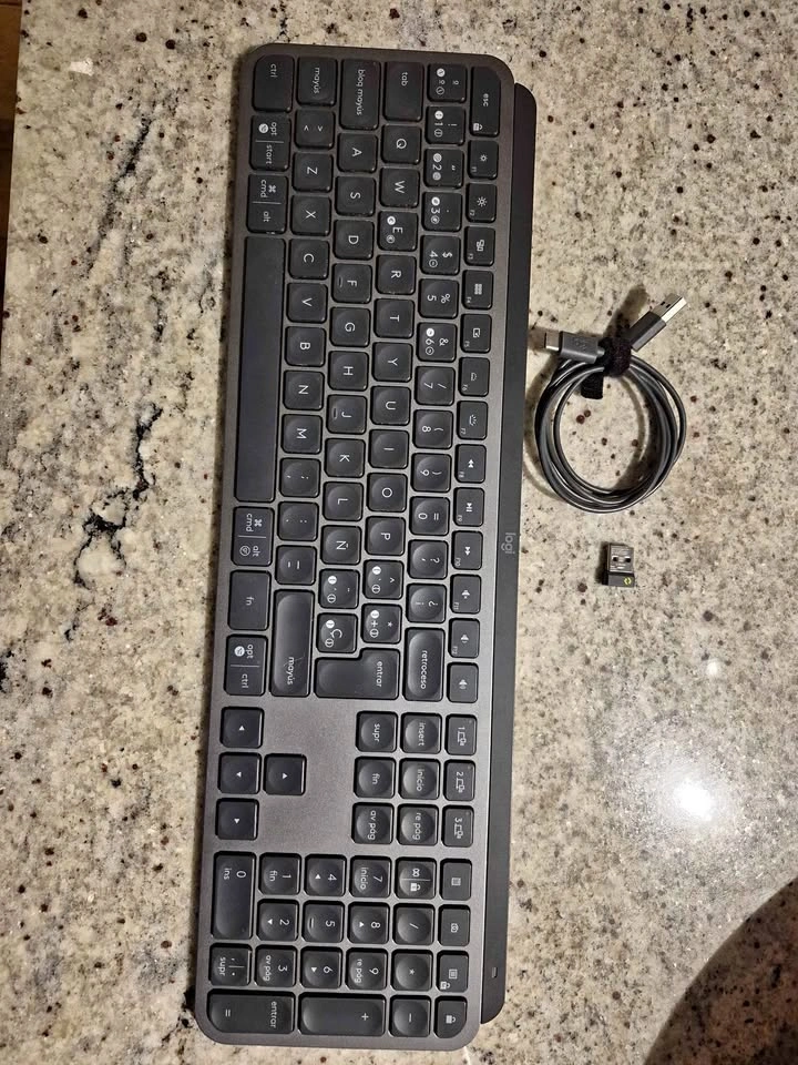 Logitech MX Keys (Spanish Layout)