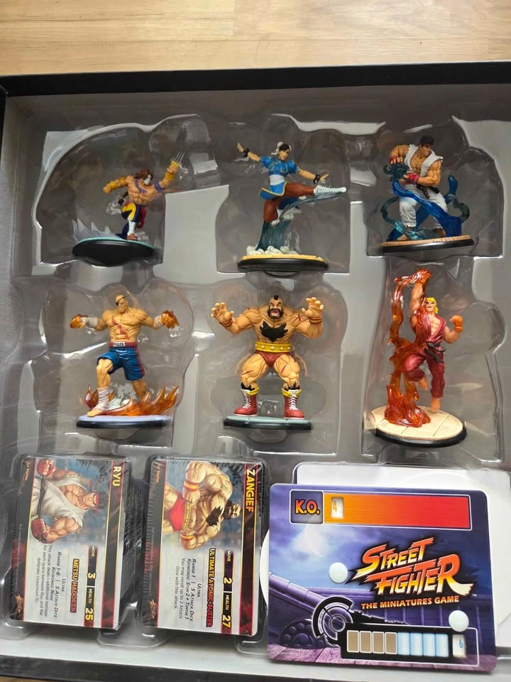 Street Fighter Miniatures Board Game + Expansions - photo 2