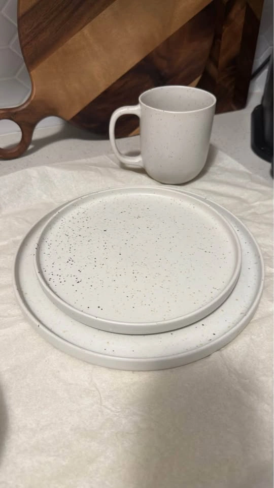Urban Barn Saturna Dish Set & Mugs - 40 Pcs / Serves 8 - photo 2