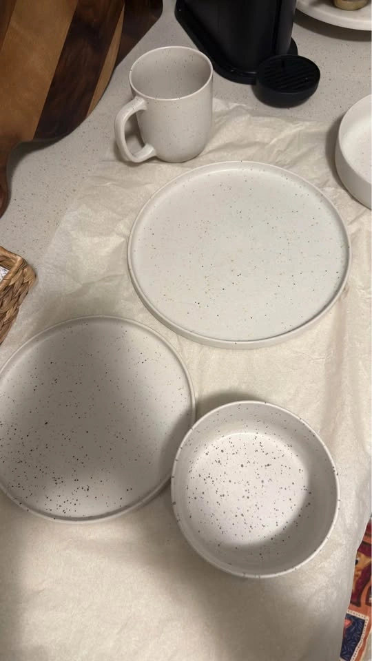Urban Barn Saturna Dish Set & Mugs - 40 Pcs / Serves 8 - photo 3