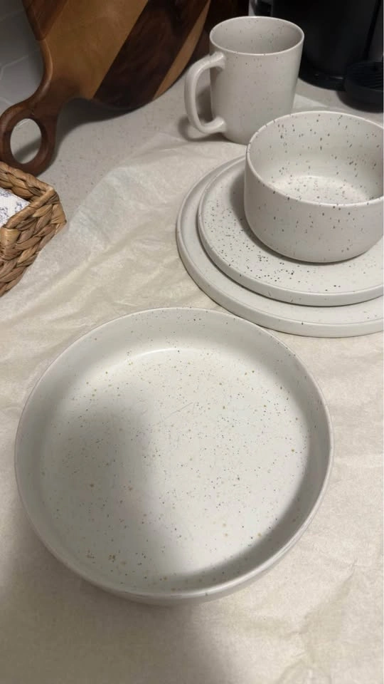 Urban Barn Saturna Dish Set & Mugs - 40 Pcs / Serves 8 - photo 4