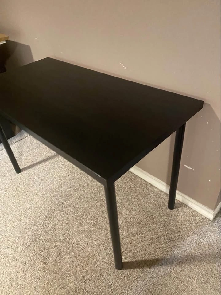 Small IKEA Desk - photo 4