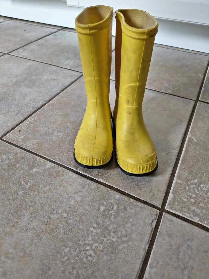 Size 9 rain boots