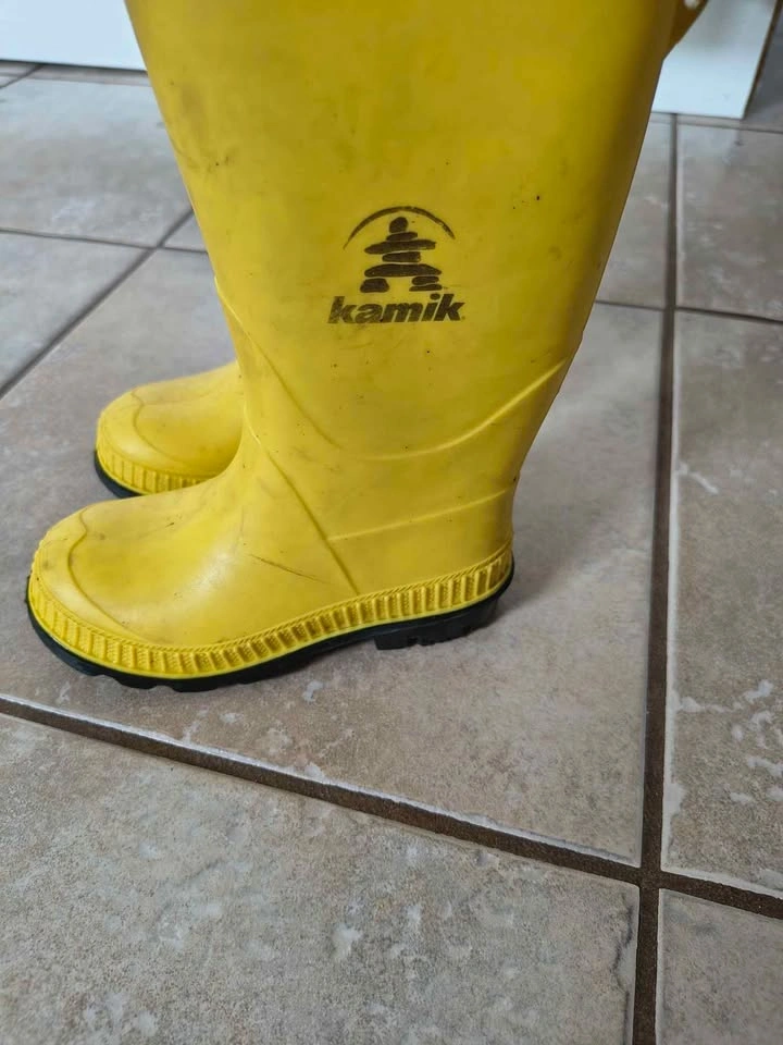 Size 9 rain boots - photo 2