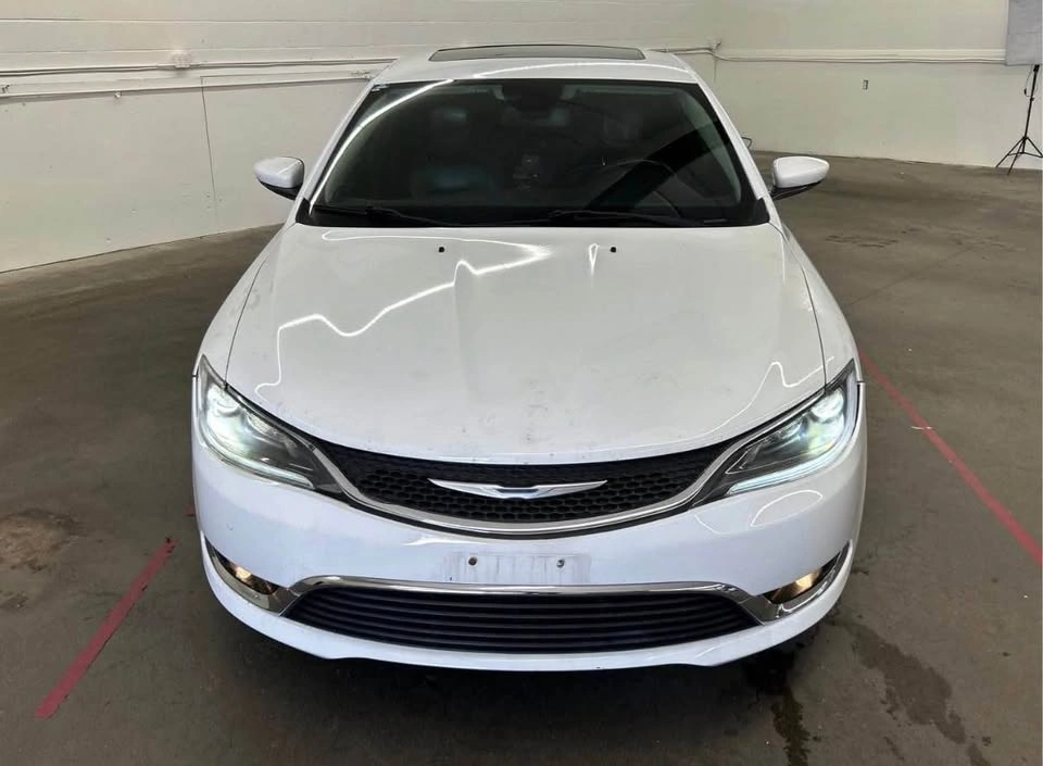 2016 Chrysler 200 FWD - photo 2