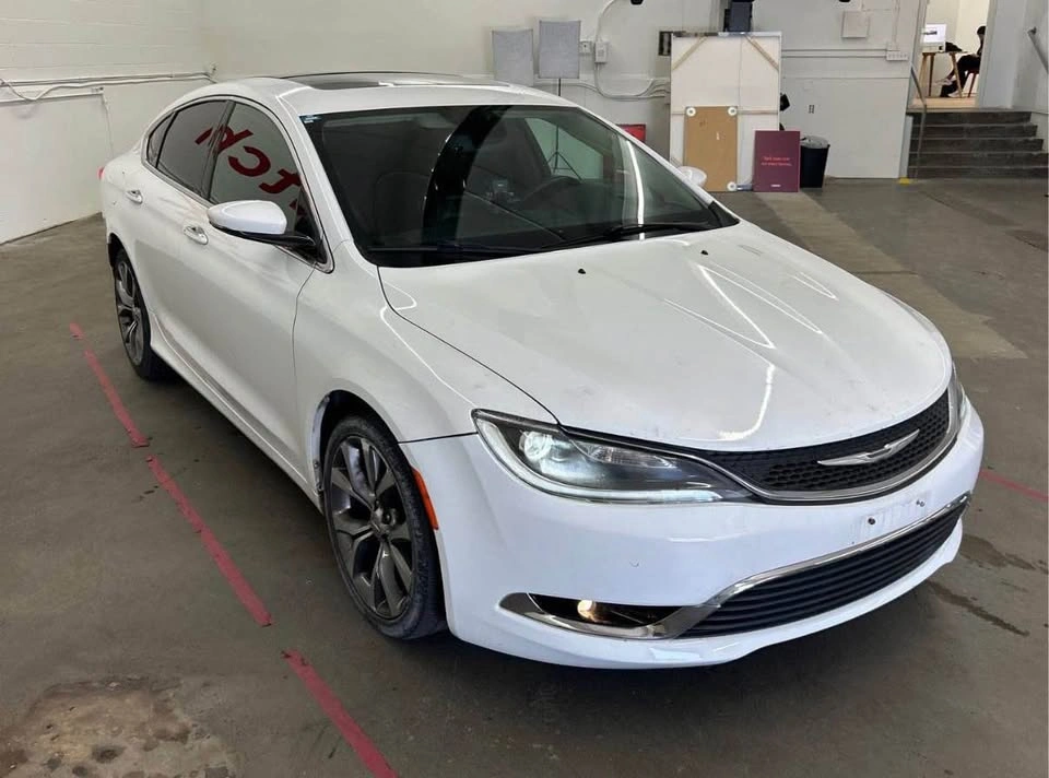 2016 Chrysler 200 FWD - photo 3