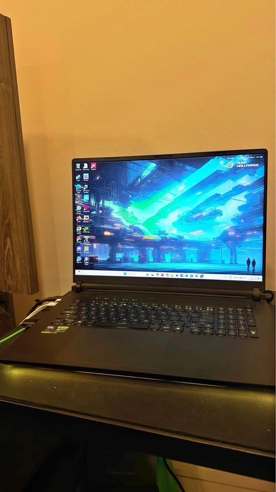ASUS ROG Strix SCAR 18 - Ultra 9 / RTX 5080 / 64GB - Like New +