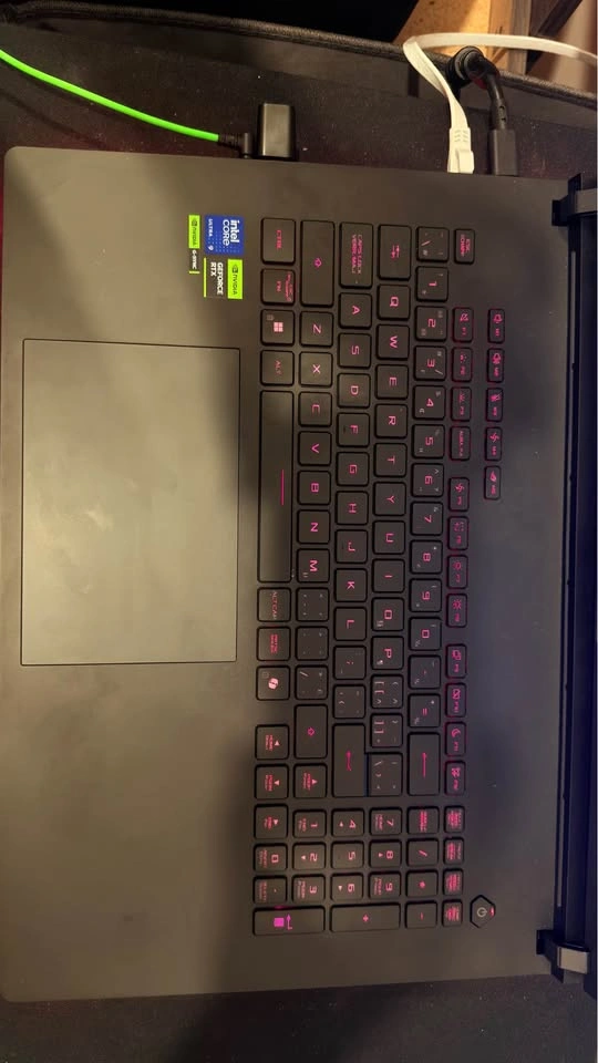 ASUS ROG Strix SCAR 18 - Ultra 9 / RTX 5080 / 64GB - Like New + - photo 2