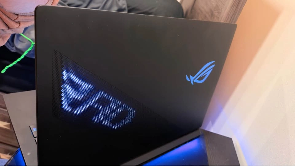 ASUS ROG Strix SCAR 18 - Ultra 9 / RTX 5080 / 64GB - Like New + - photo 4
