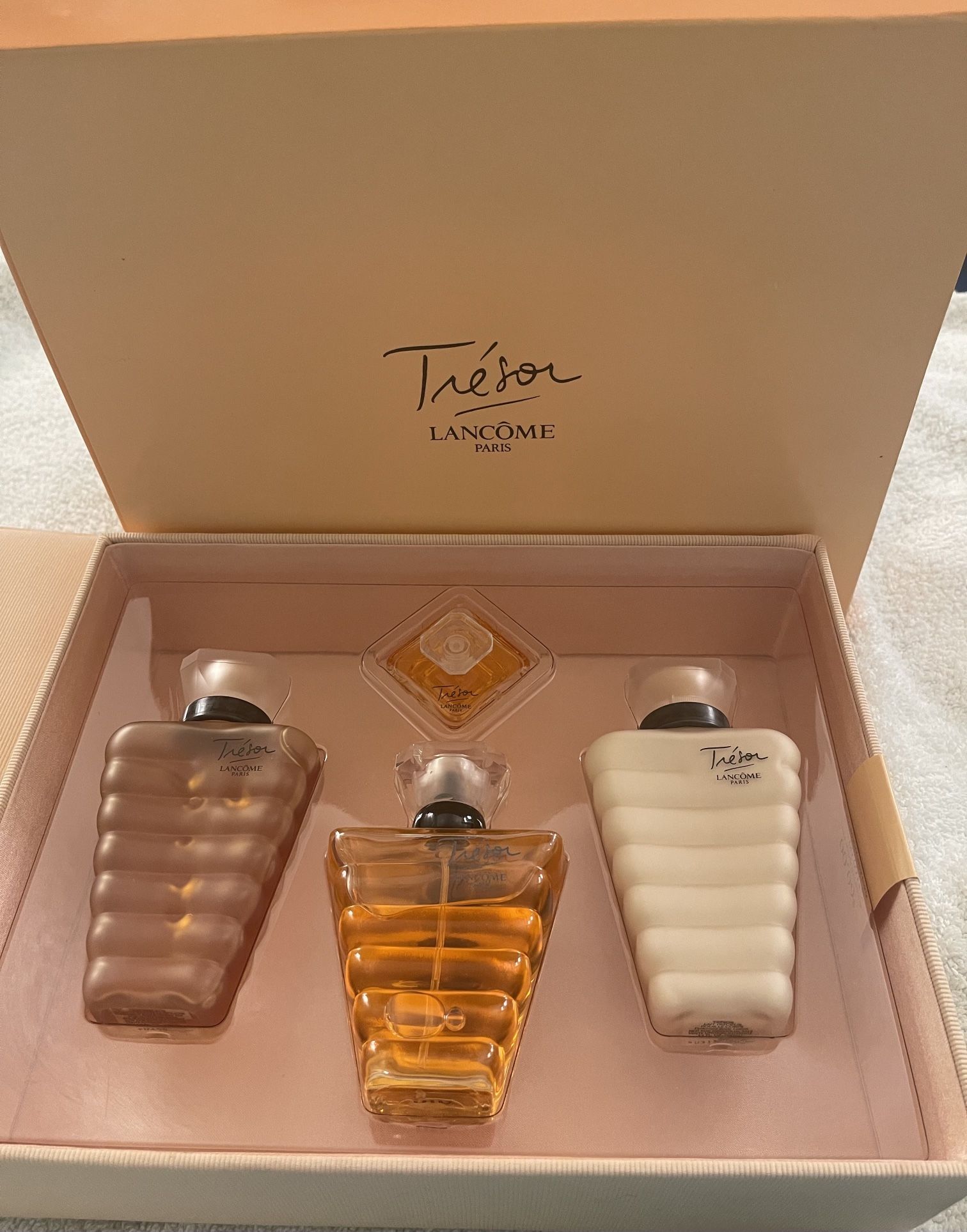 Brand New Vintage Lancôme Totally Trésor 4-Piece Perfume Set