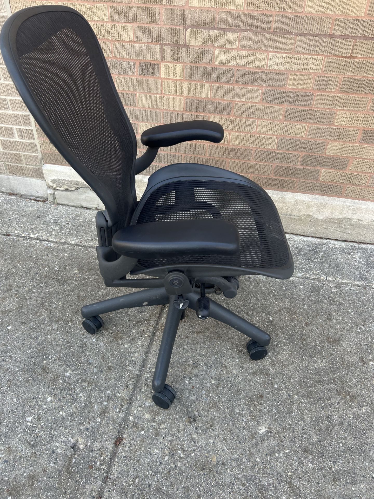 Herman Miller Aeron Chair Size C - photo 2