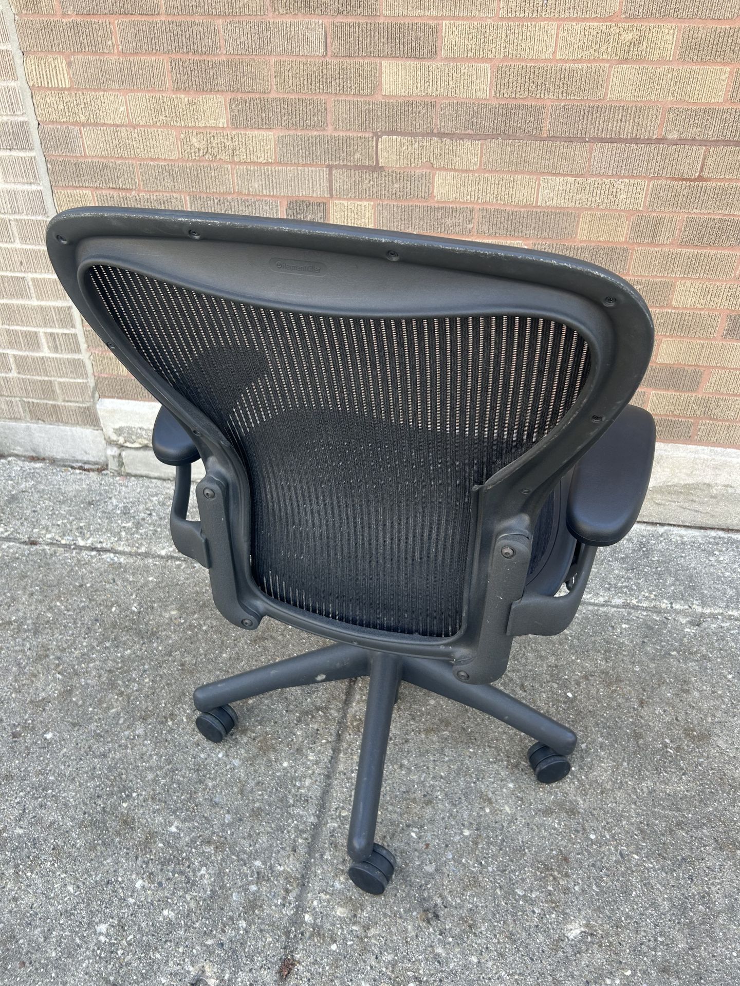 Herman Miller Aeron Chair Size C - photo 3