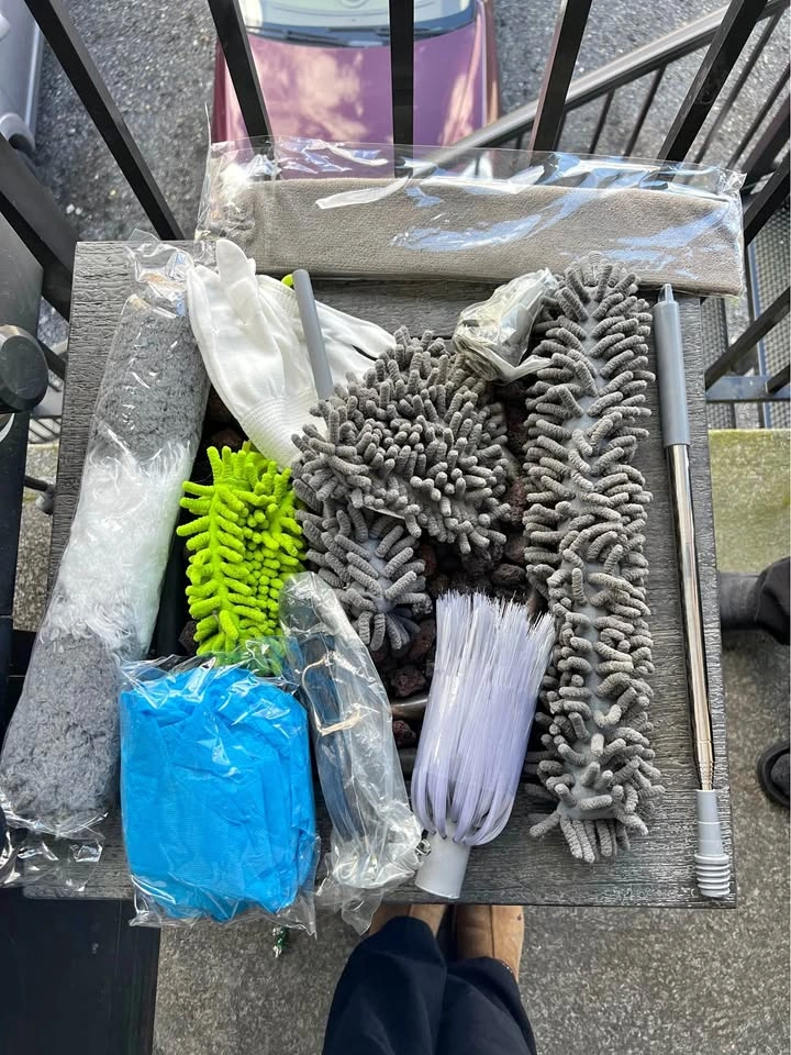 Cleaning / dusting supplies new