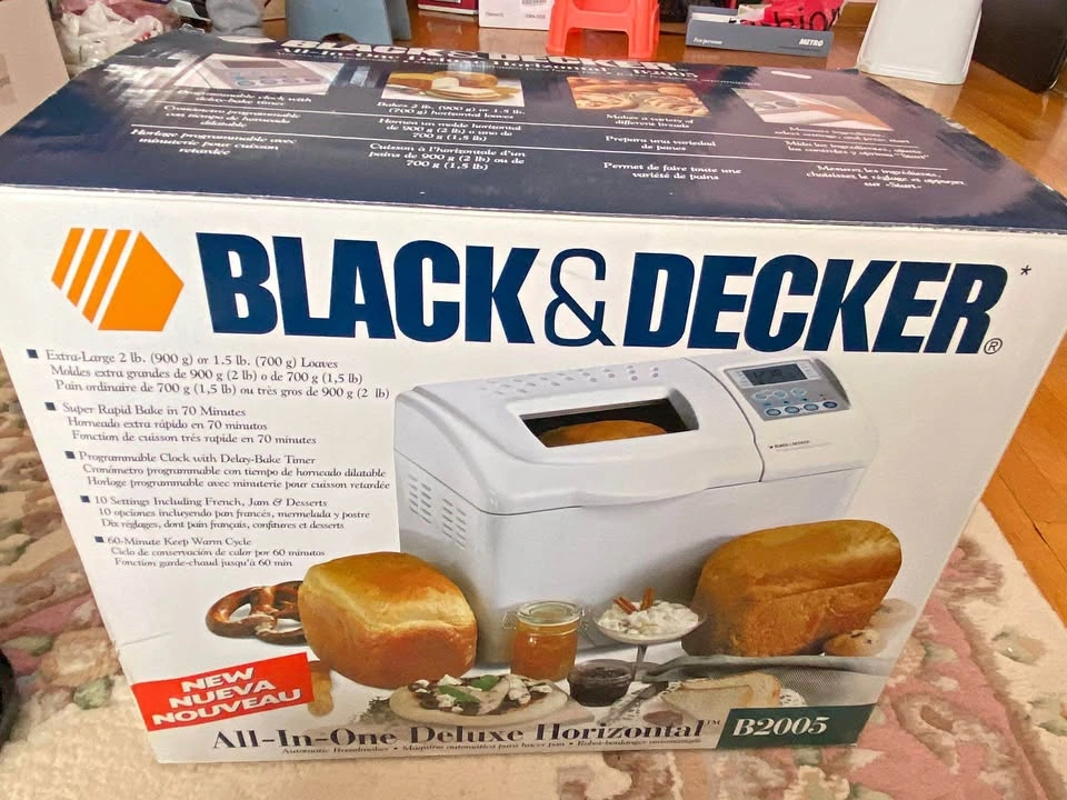 Black & Decker Bread Maker B2005 – Like New w/ Box