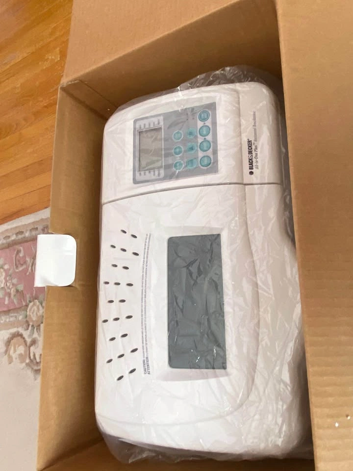 Black & Decker Bread Maker B2005 – Like New w/ Box - photo 2
