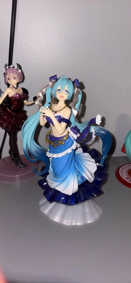 Hatsune Miku figurePrincess AMP
