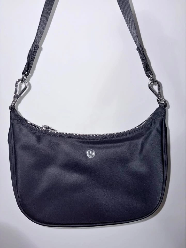 Lululemon City Essentials Bag