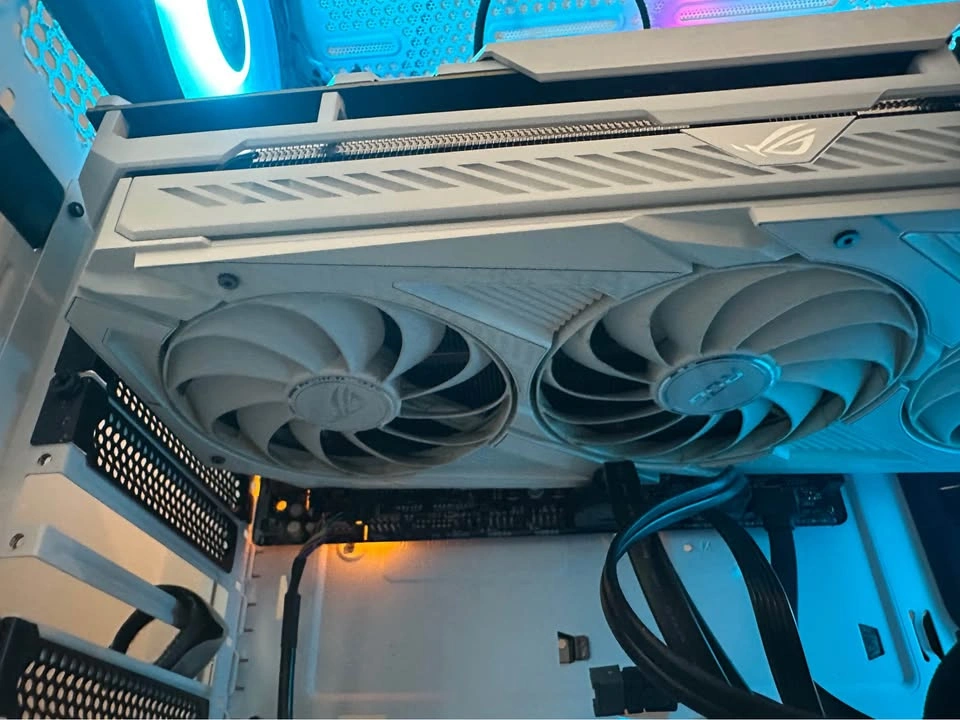 ASUS ROG Strix RTX 3080 10GB White V2 - photo 3