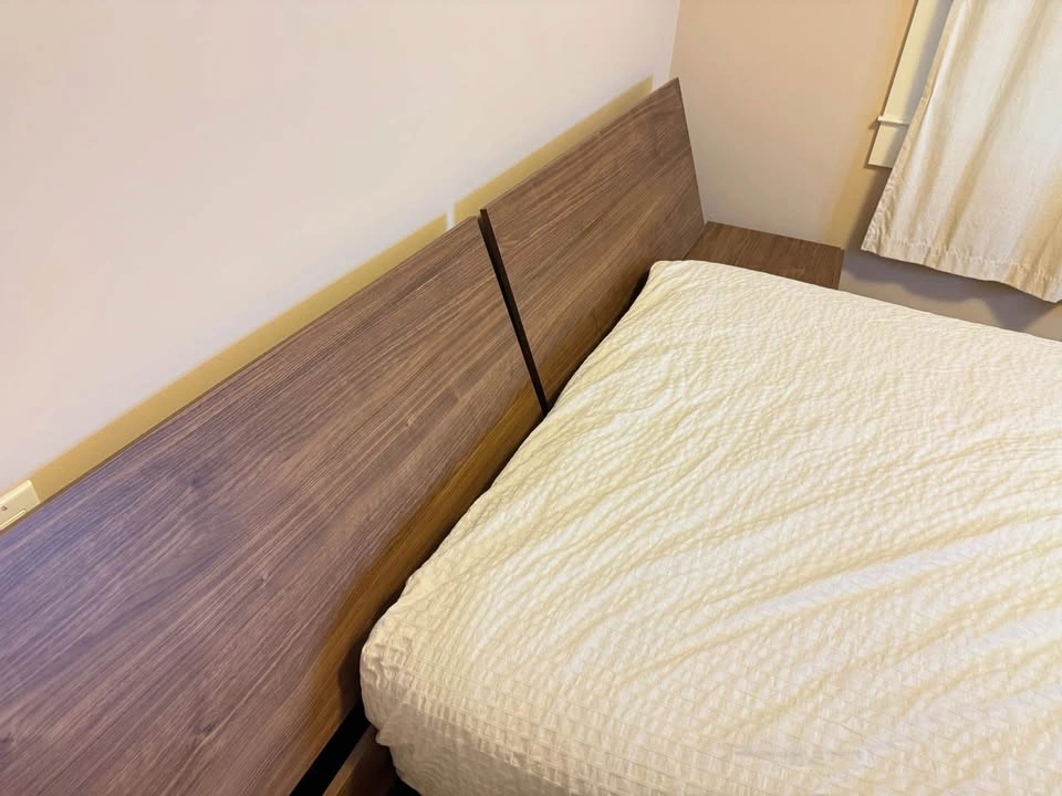 Modern Queen 3-Piece Bedroom Set - Excellent Condition - photo 4
