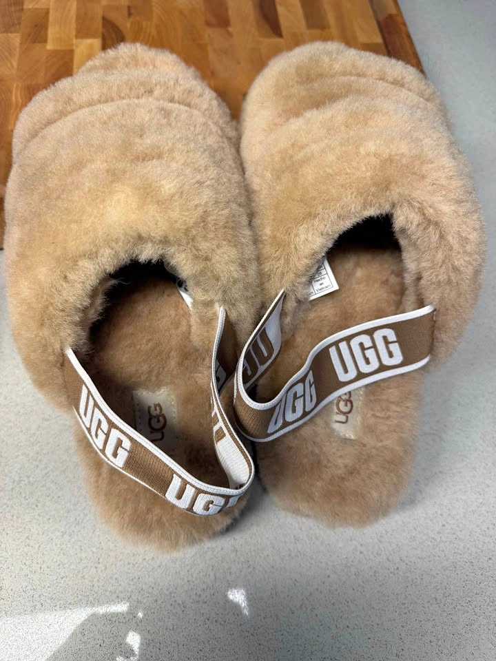 UGG Light Brown Fluff Yeah Slide - Size 9