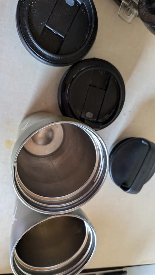 Insulated cups with extra lids - photo 2