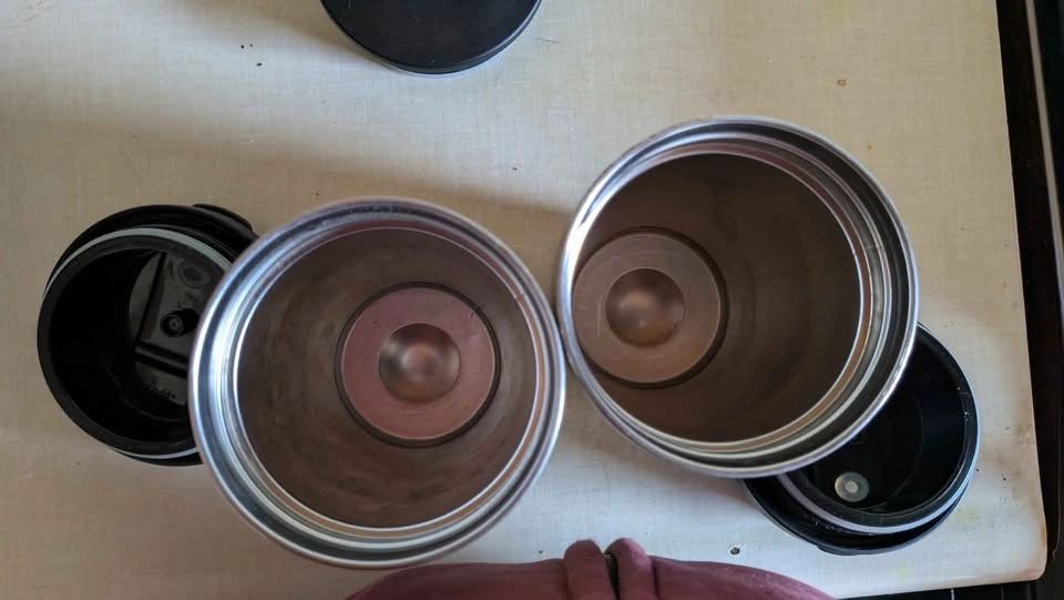 Insulated cups with extra lids - photo 3