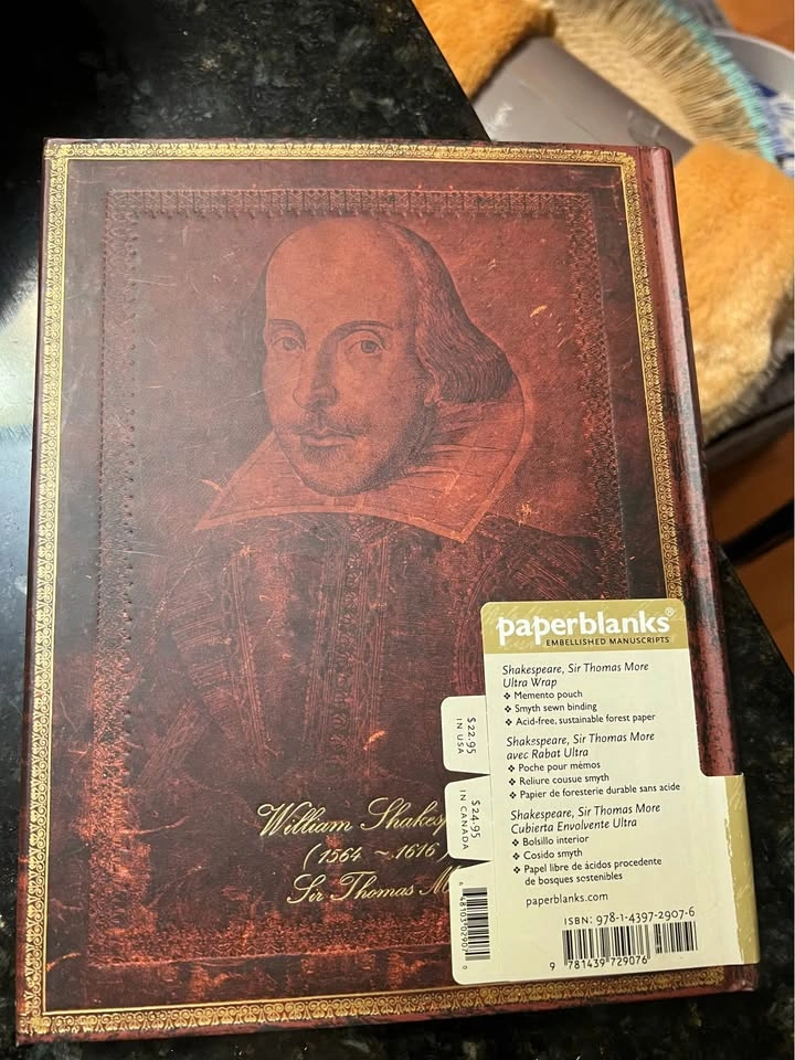 Cozy Gift Set – Shakespeare Notebook + Soft Blanket 📖✨ - photo 3