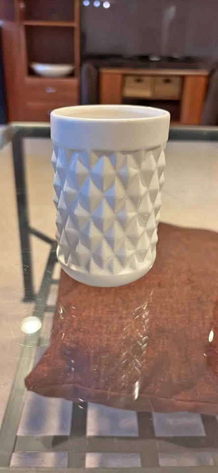 Bathroom tumbler