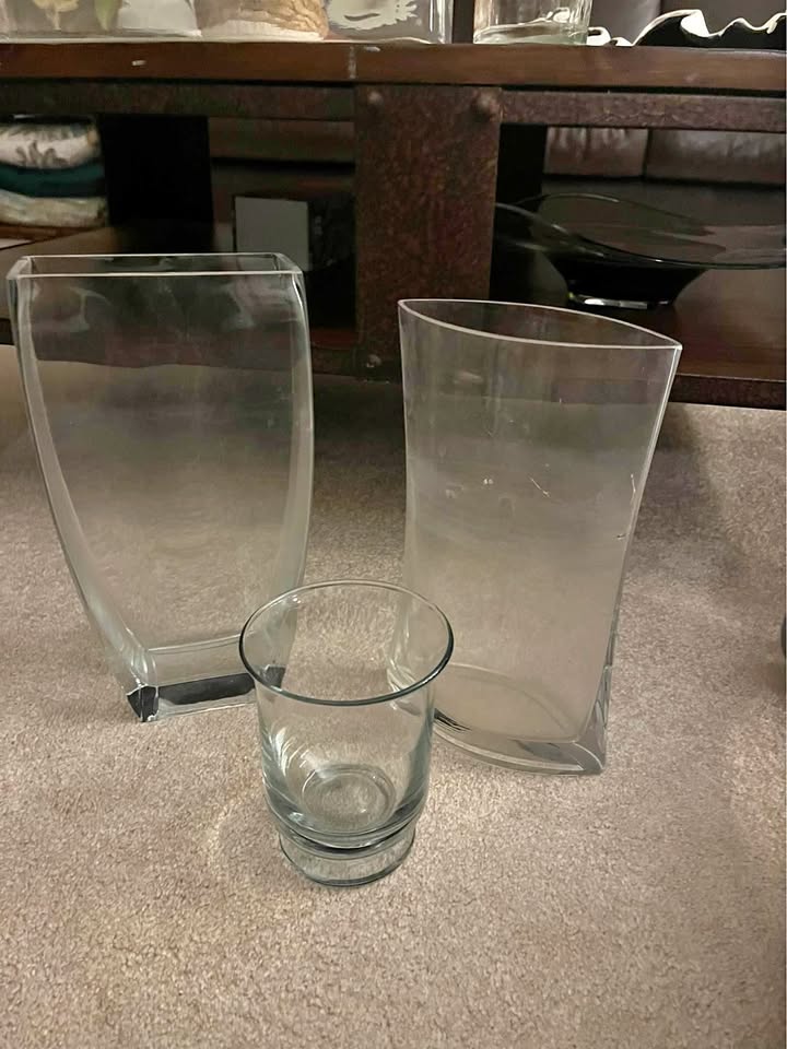3 different shape vases