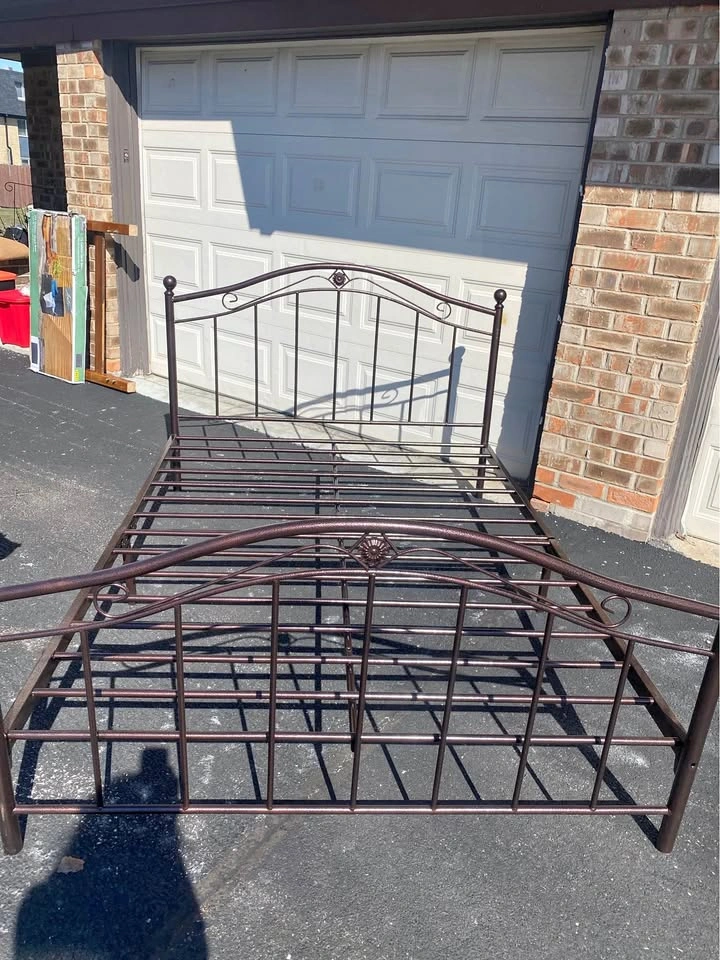 New Wayfair Bronze Queen Bedframe